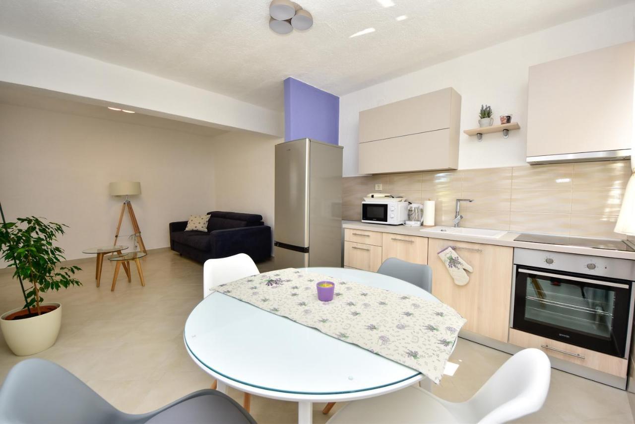 In Olive Garden Apartment Starigrad Paklenica Exterior photo