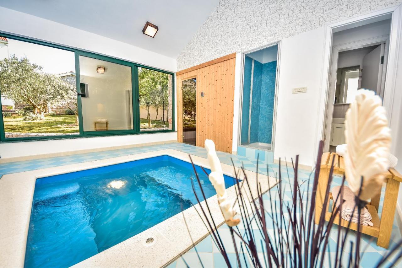 In Olive Garden Apartment Starigrad Paklenica Exterior photo